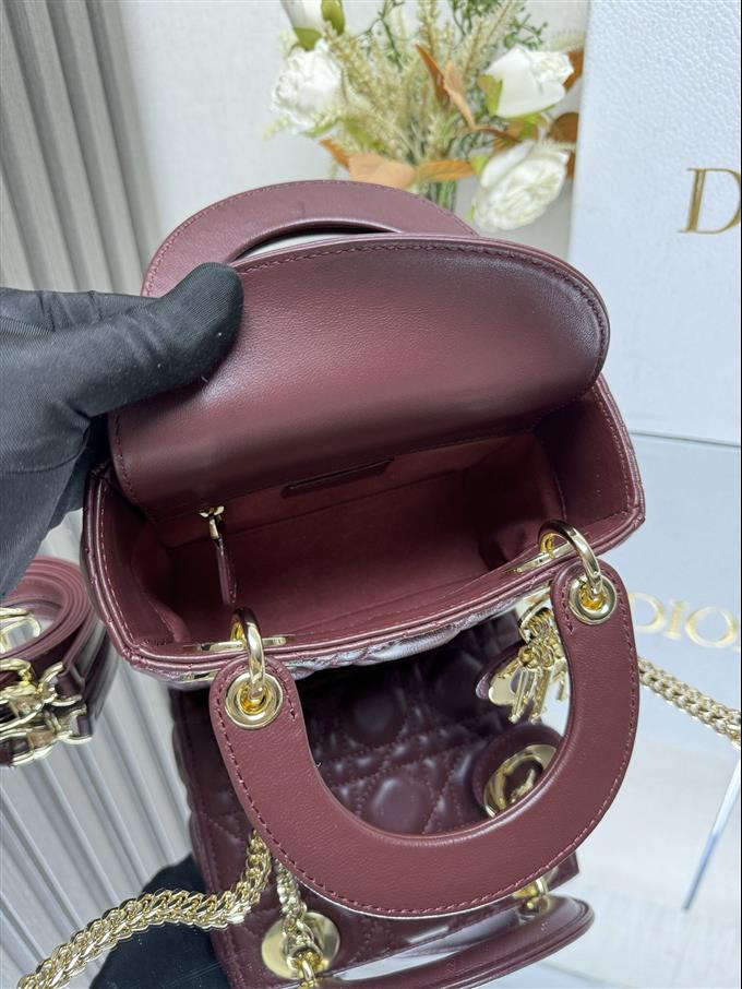 2025228Y650P205631611