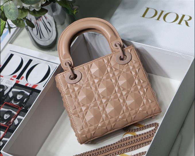 2025228Y650P211857770