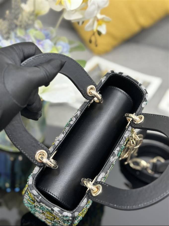 2025228Y1550P211618124