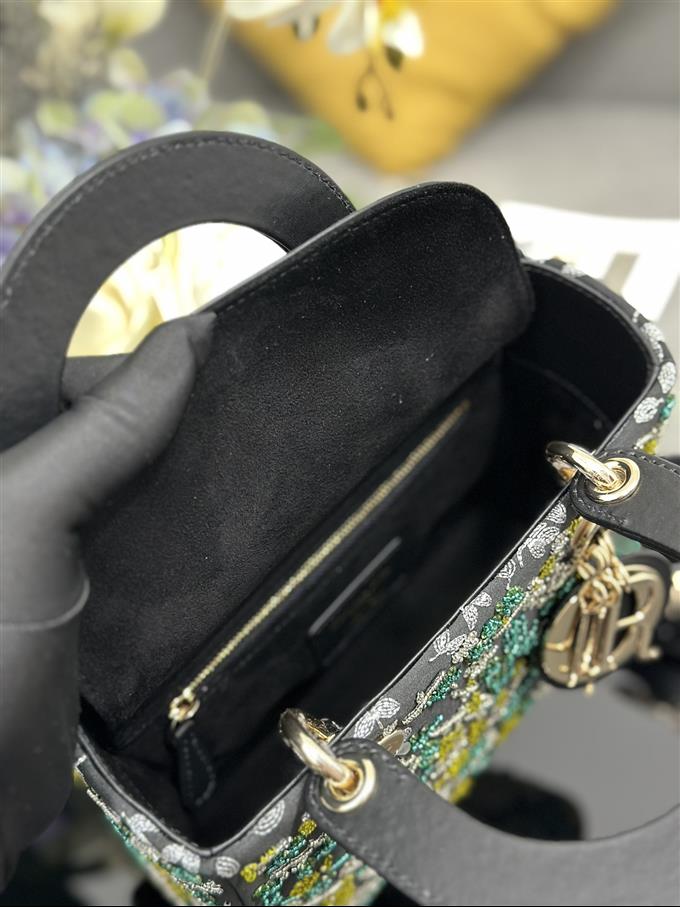 2025228Y1550P211618140