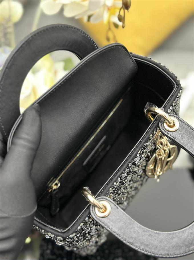 2025228Y1860P211618706