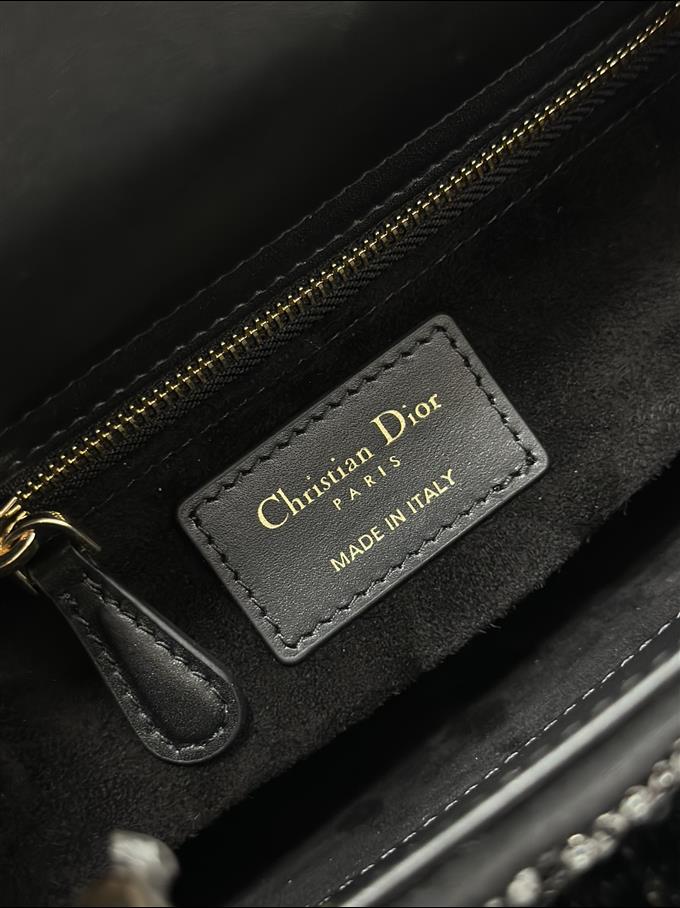 2025228Y1860P211618722