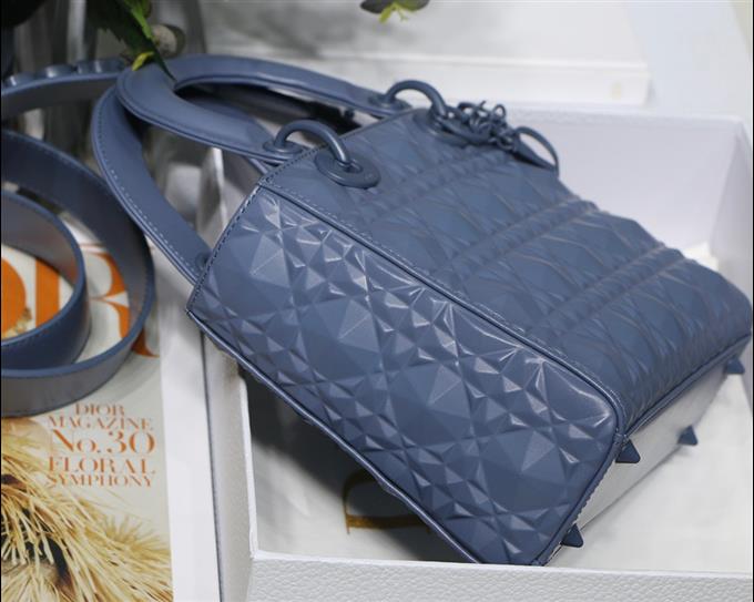 2025228Y750P211614720