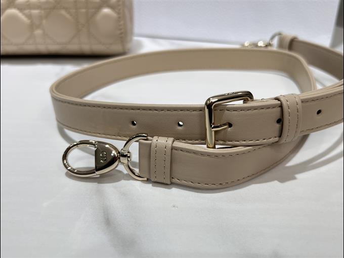 2025228Y750P211614957