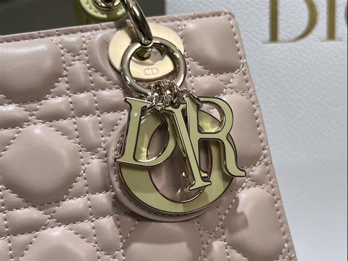 2025228Y750P211615385