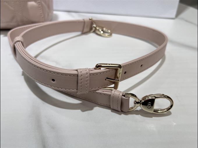 2025228Y750P211615401