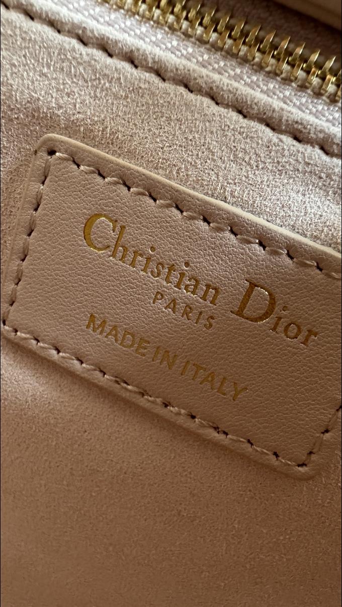 2025228Y750P211615605