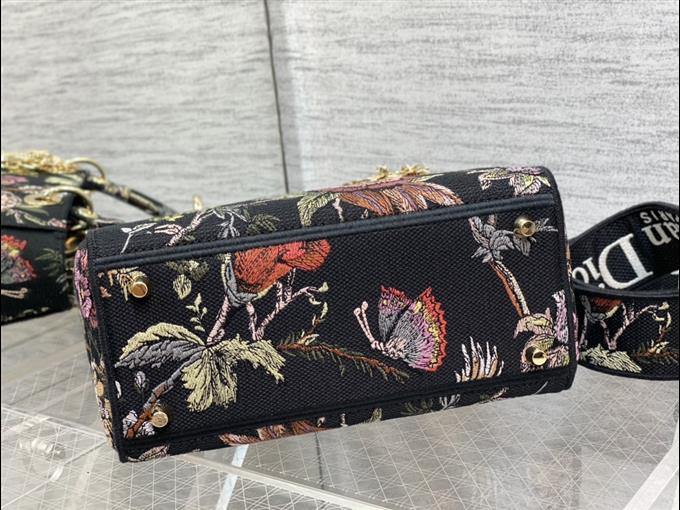 2025228Y650P205719604