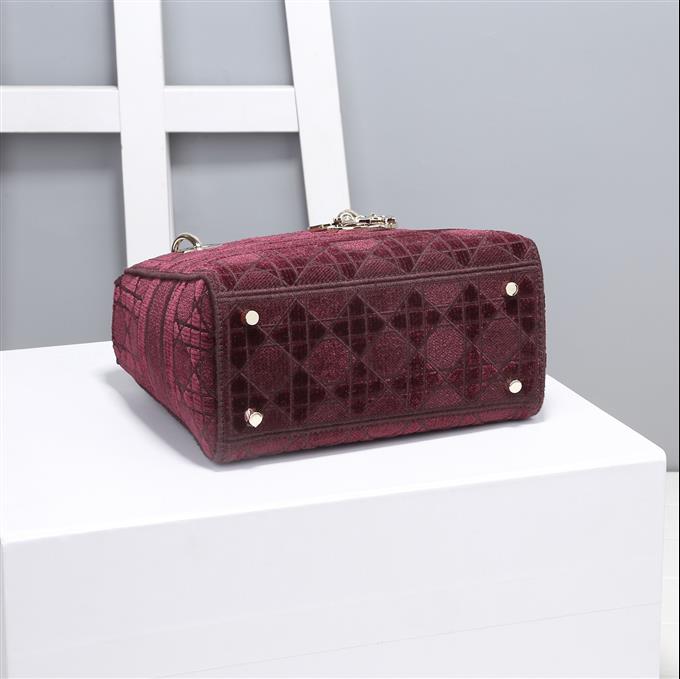 2025228Y650P205720134