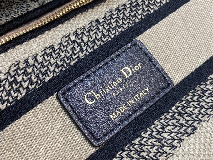 2025228Y650P20572056