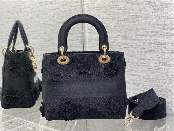 2025228Y650P205720560