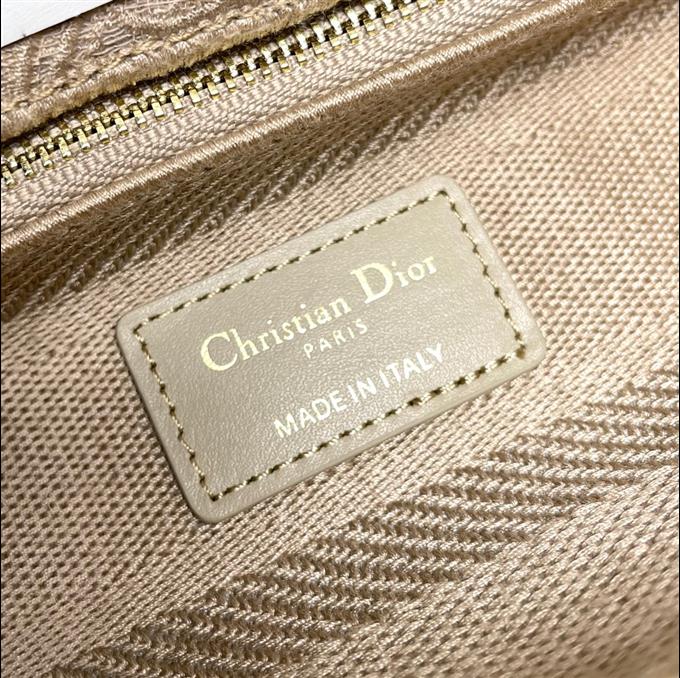 2025228Y650P211337867