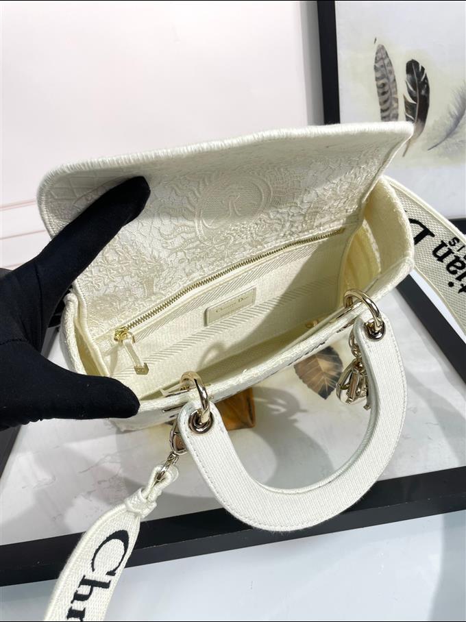 2025228Y650P211338384