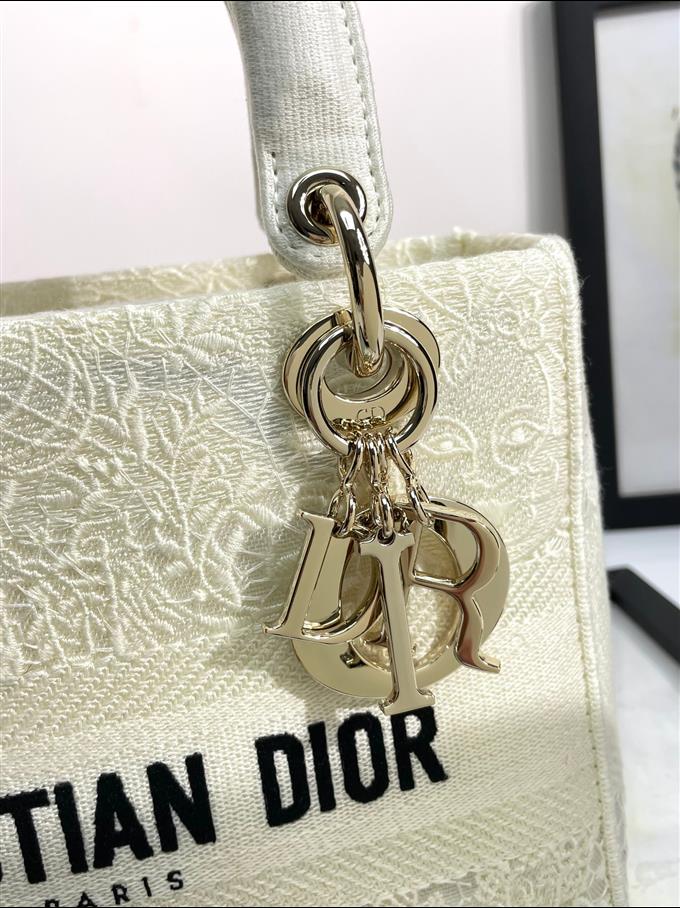 2025228Y650P211338416