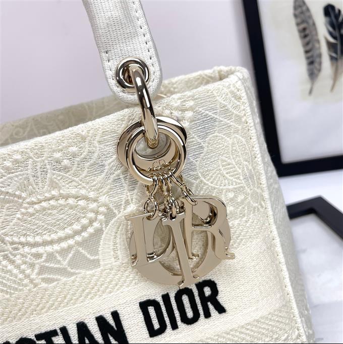 2025228Y650P211338701