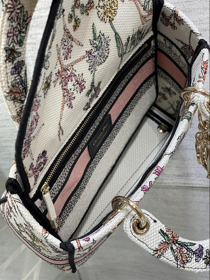 2025228Y650P211341802