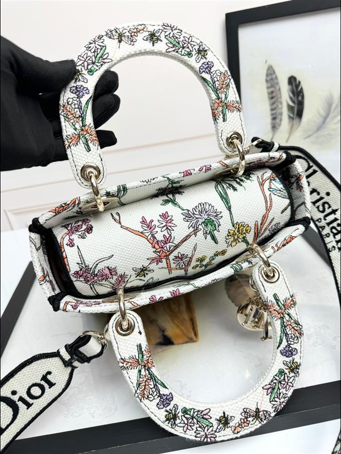 2025228Y650P211345415