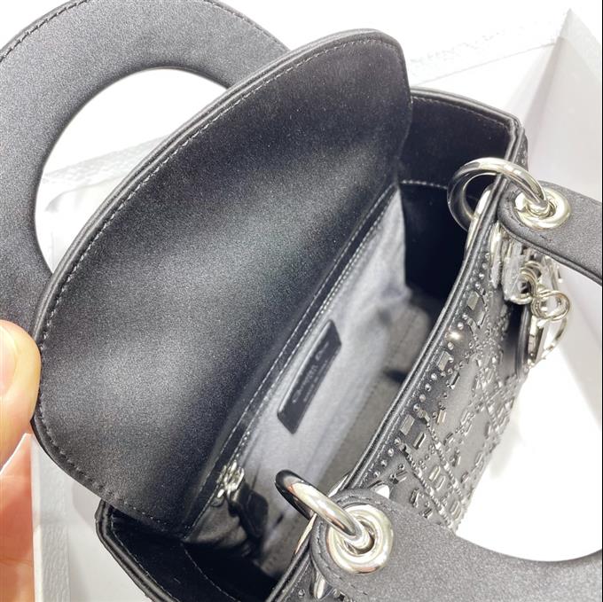 2025228Y950P222956402