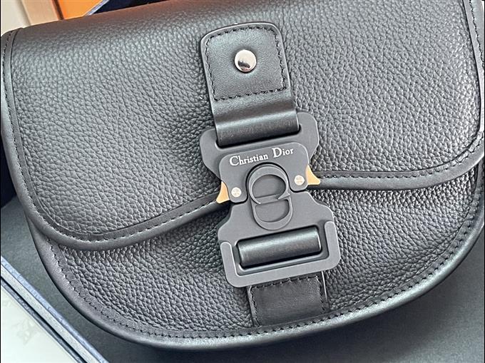 2025228Y570P22160208