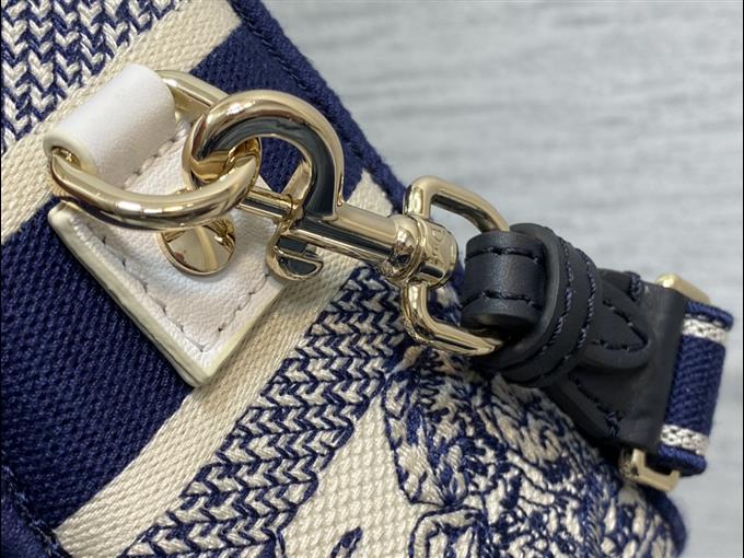 2025228Y600P221210360