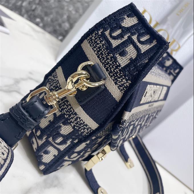 2025228Y600P22129621