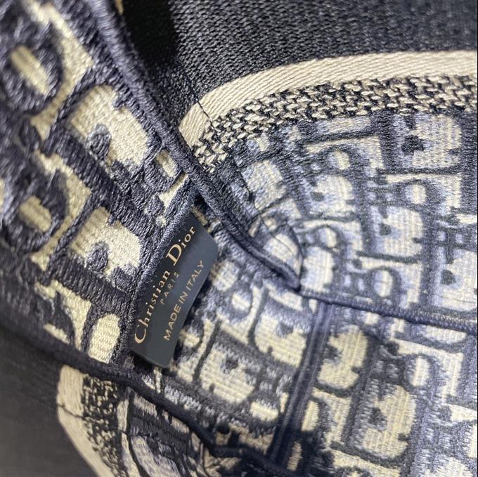 2025228Y600P22129668