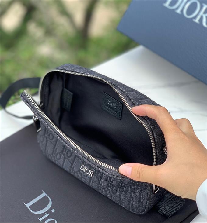 2025228Y650P221558558