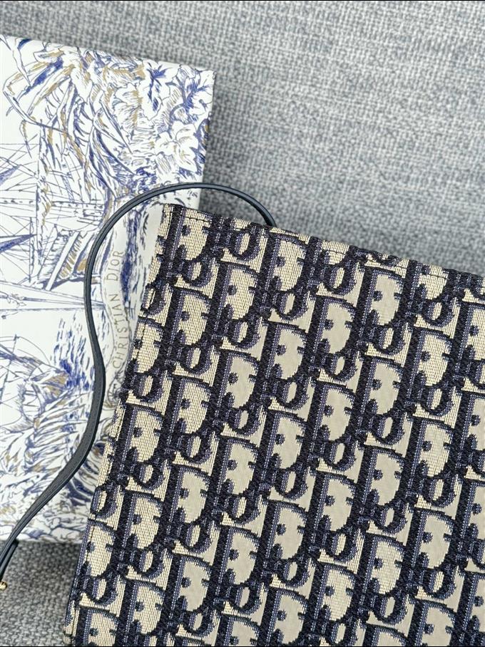 2025228Y320P204639703