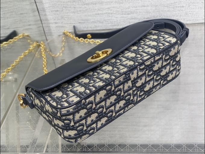 2025228Y550P204619711