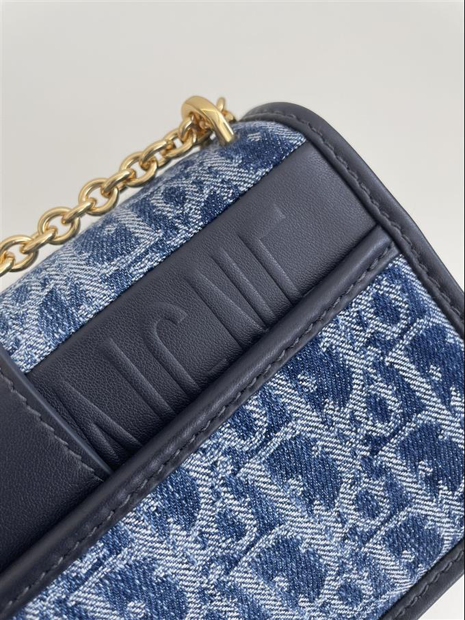 2025228Y550P204620262