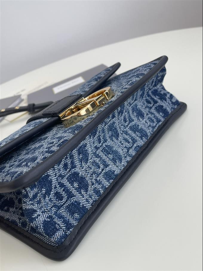 2025228Y550P204620277