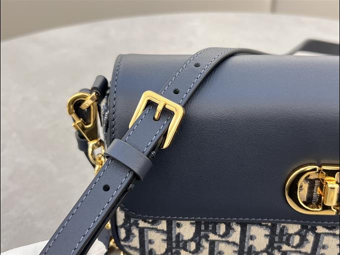 2025228Y550P204620525