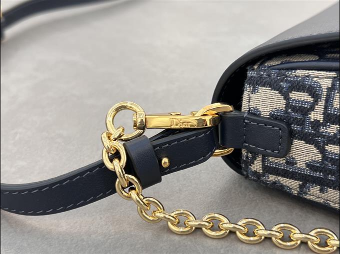 2025228Y550P204620556