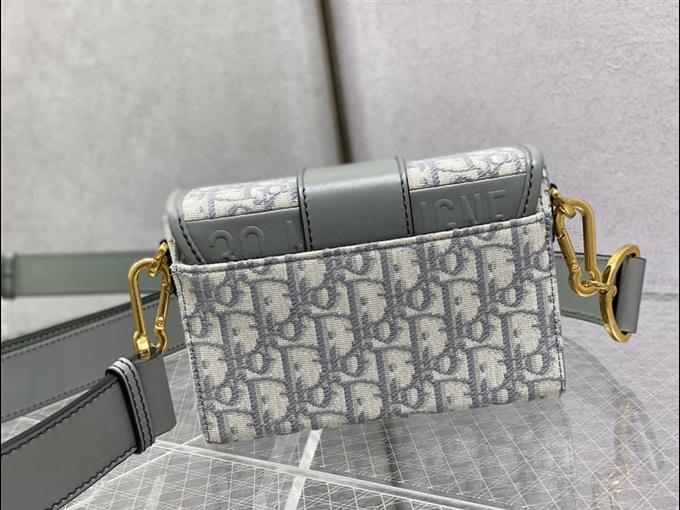 2025228Y550P204641888