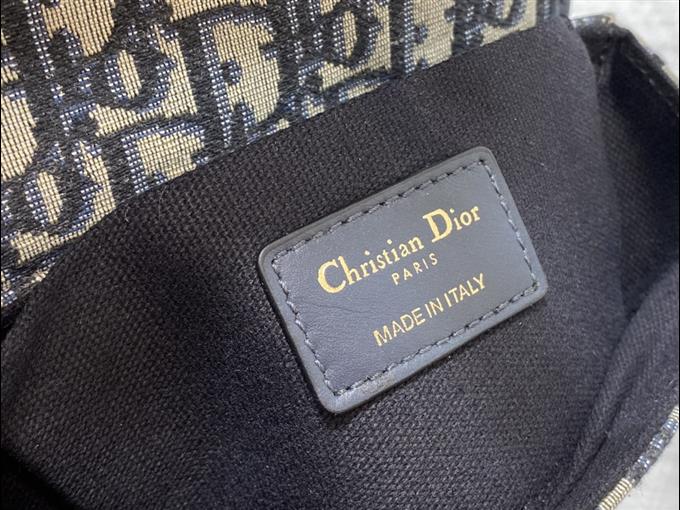 2025228Y550P204642246