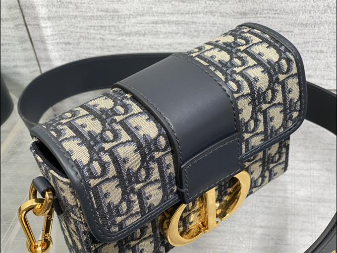 2025228Y550P20464258