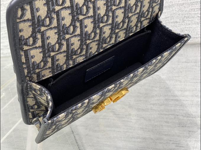 2025228Y580P20464379