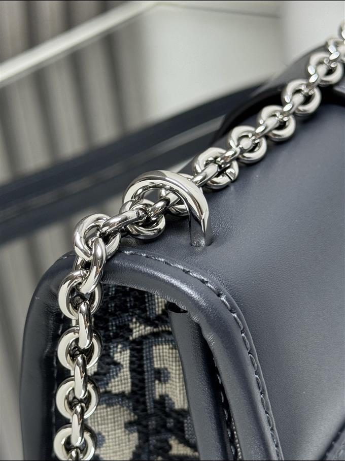 2025228Y600P20462255