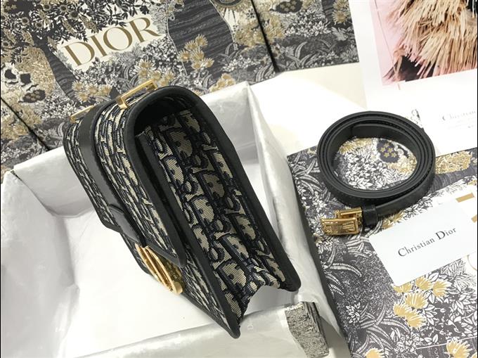 2025228Y600P204623352