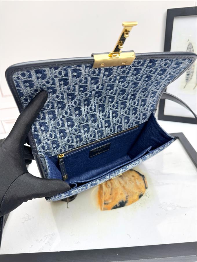 2025228Y600P204644169