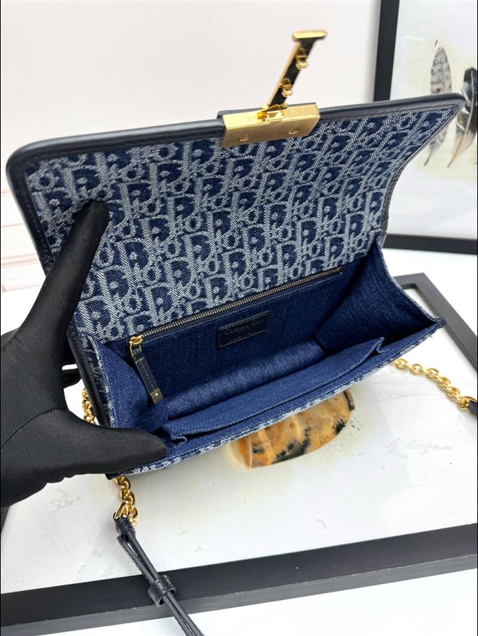 2025228Y600P204644309