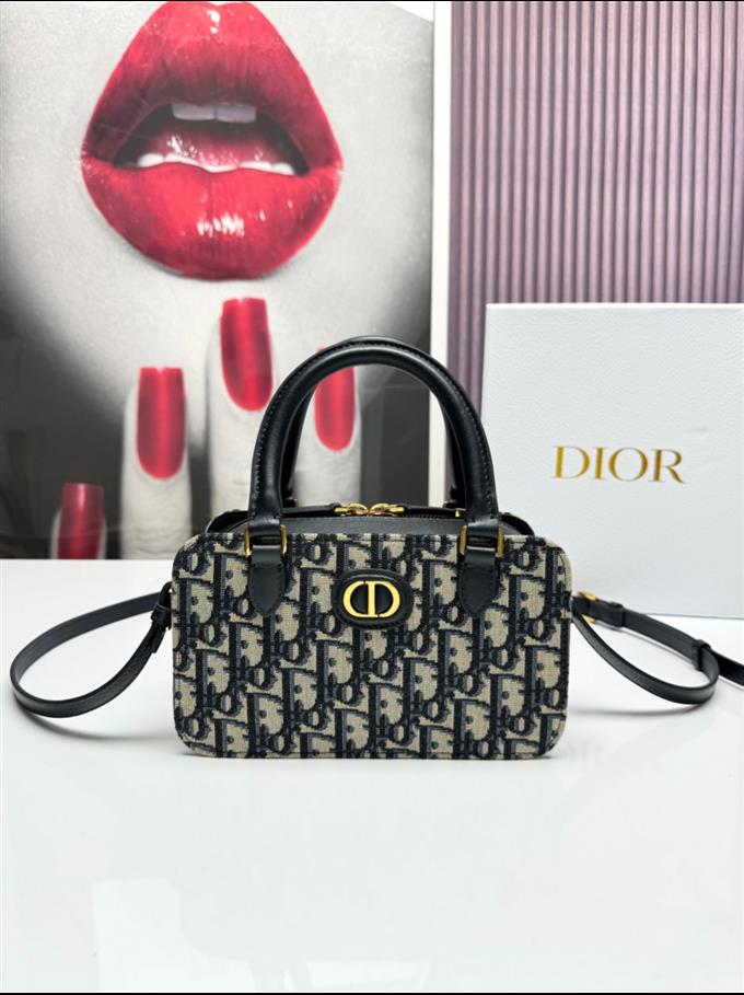 2025228Y600P204644389