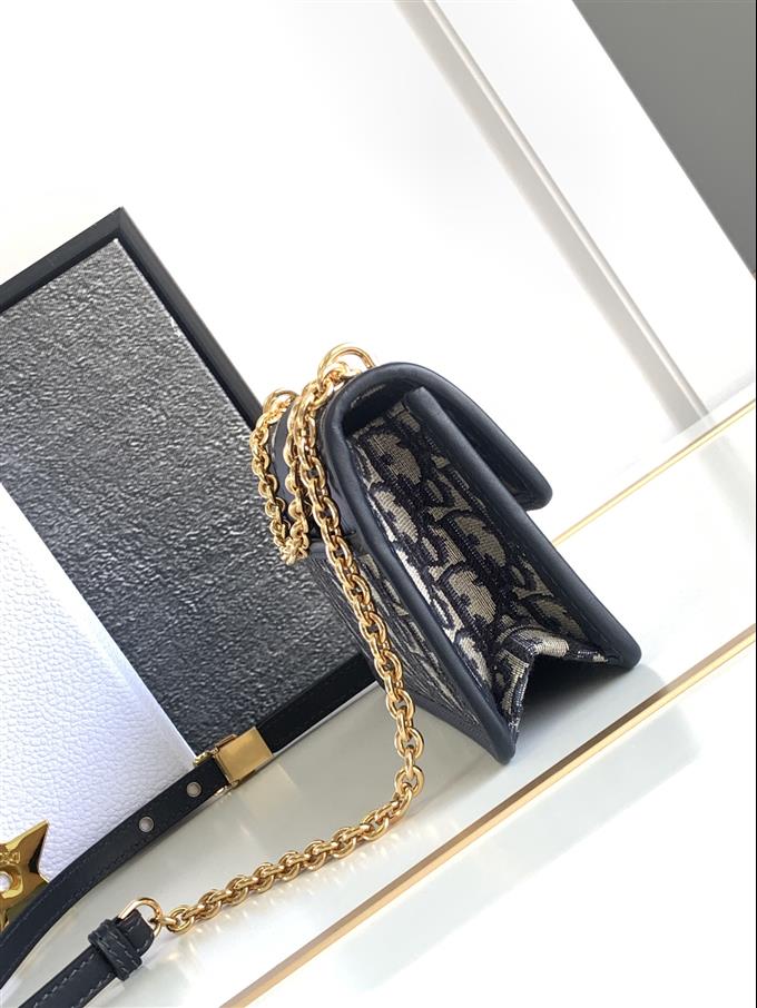 2025228Y600P204644828