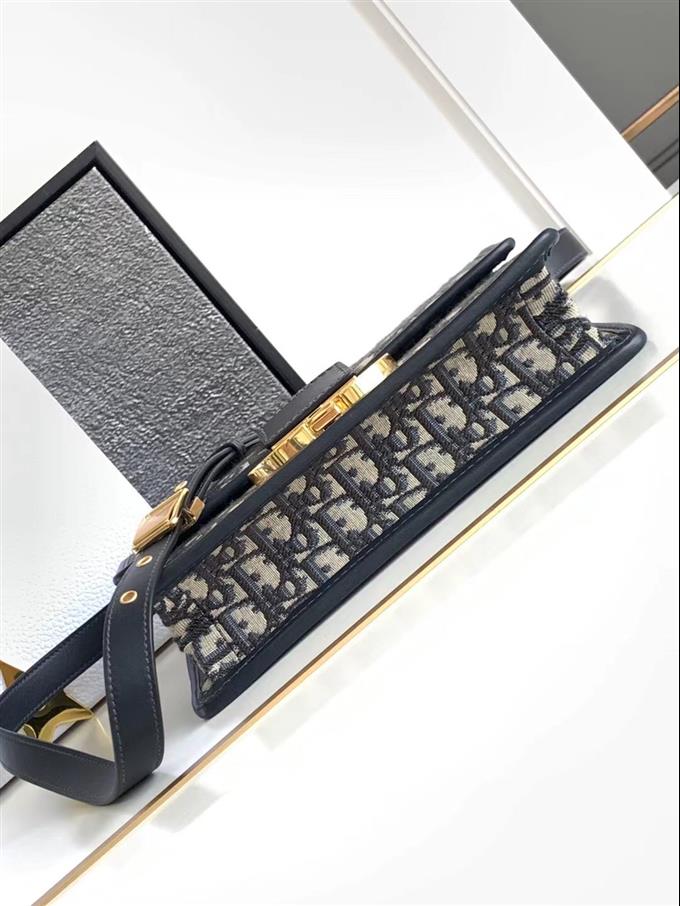 2025228Y650P204624203