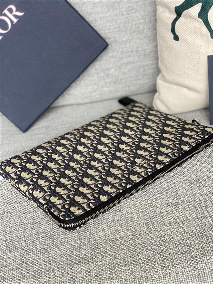 2025228Y270P211145400