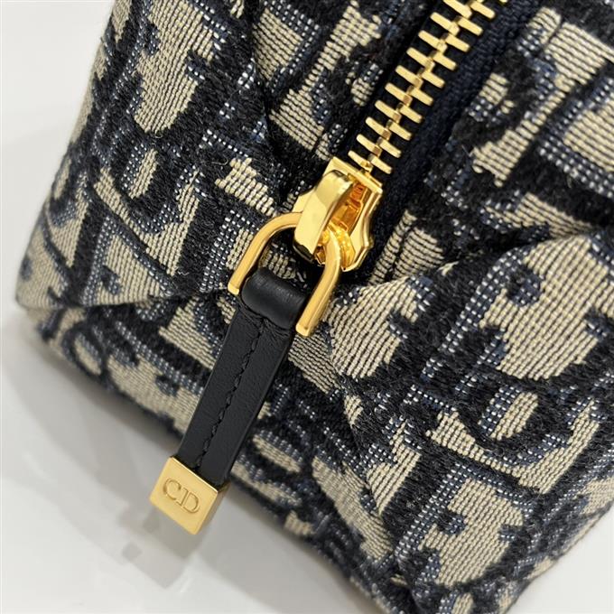 2025228Y400P215447696