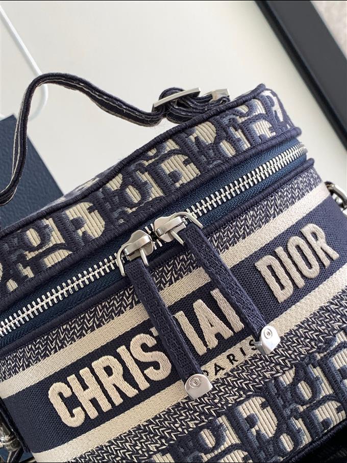 2025228Y550P215623253