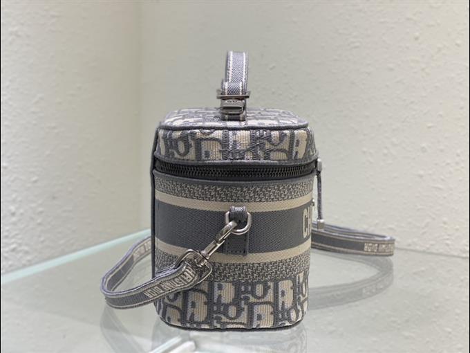 2025228Y550P215623518