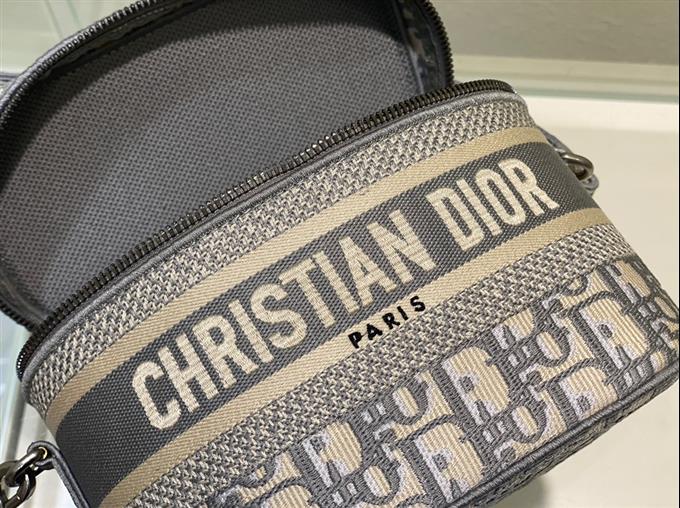 2025228Y550P215623580