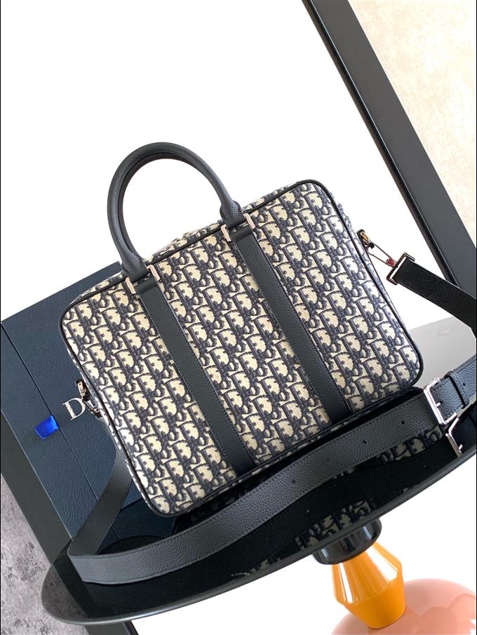 2025228Y570P221112910